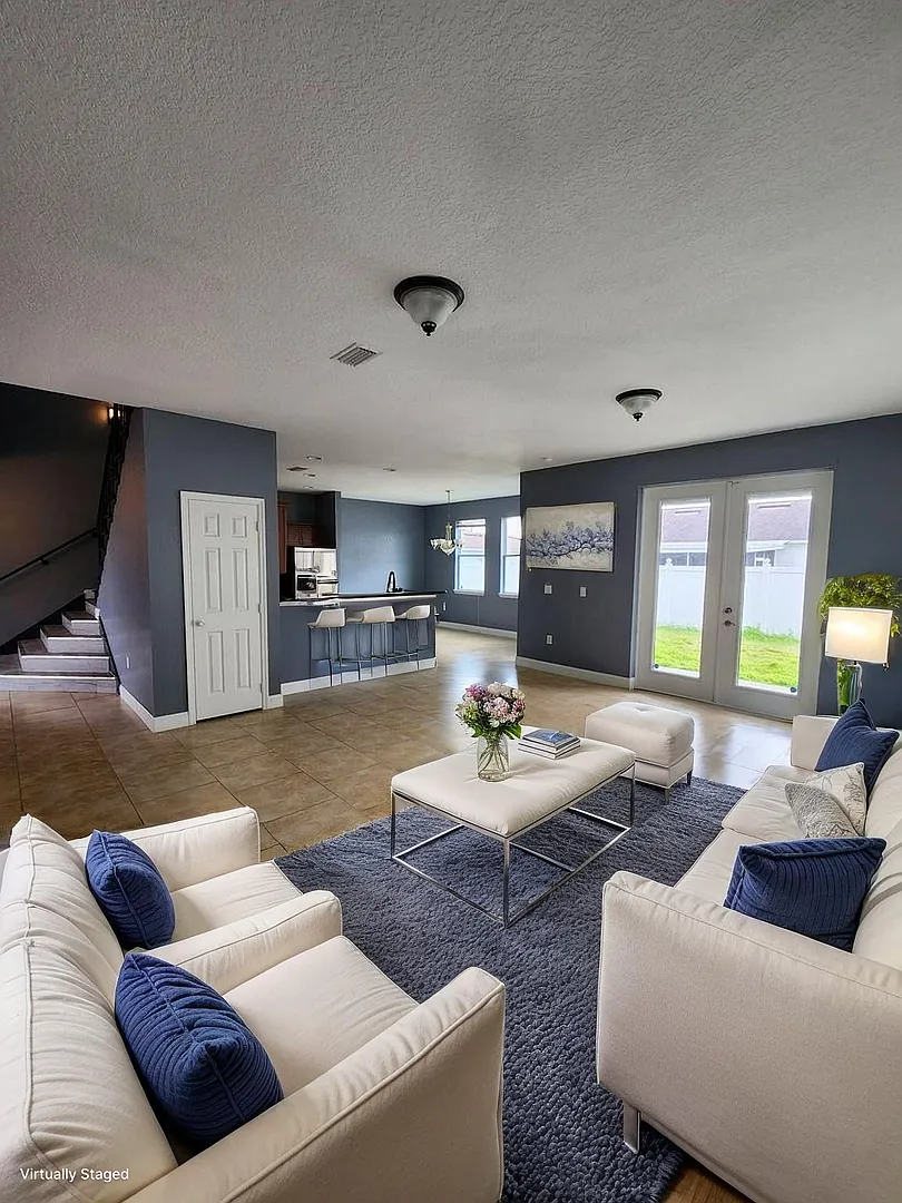 Stunning 3-Bedroom Townhome with Loft, Balcony & 2-Car Garage in Kissimmee! — Photo 3