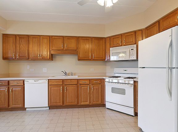 5th image of 14100 S Sheffield Dr APT 204