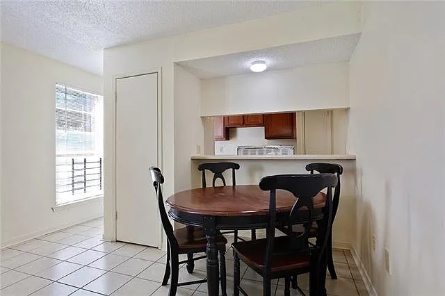 1208 Cambridge Dr — Photo 6
