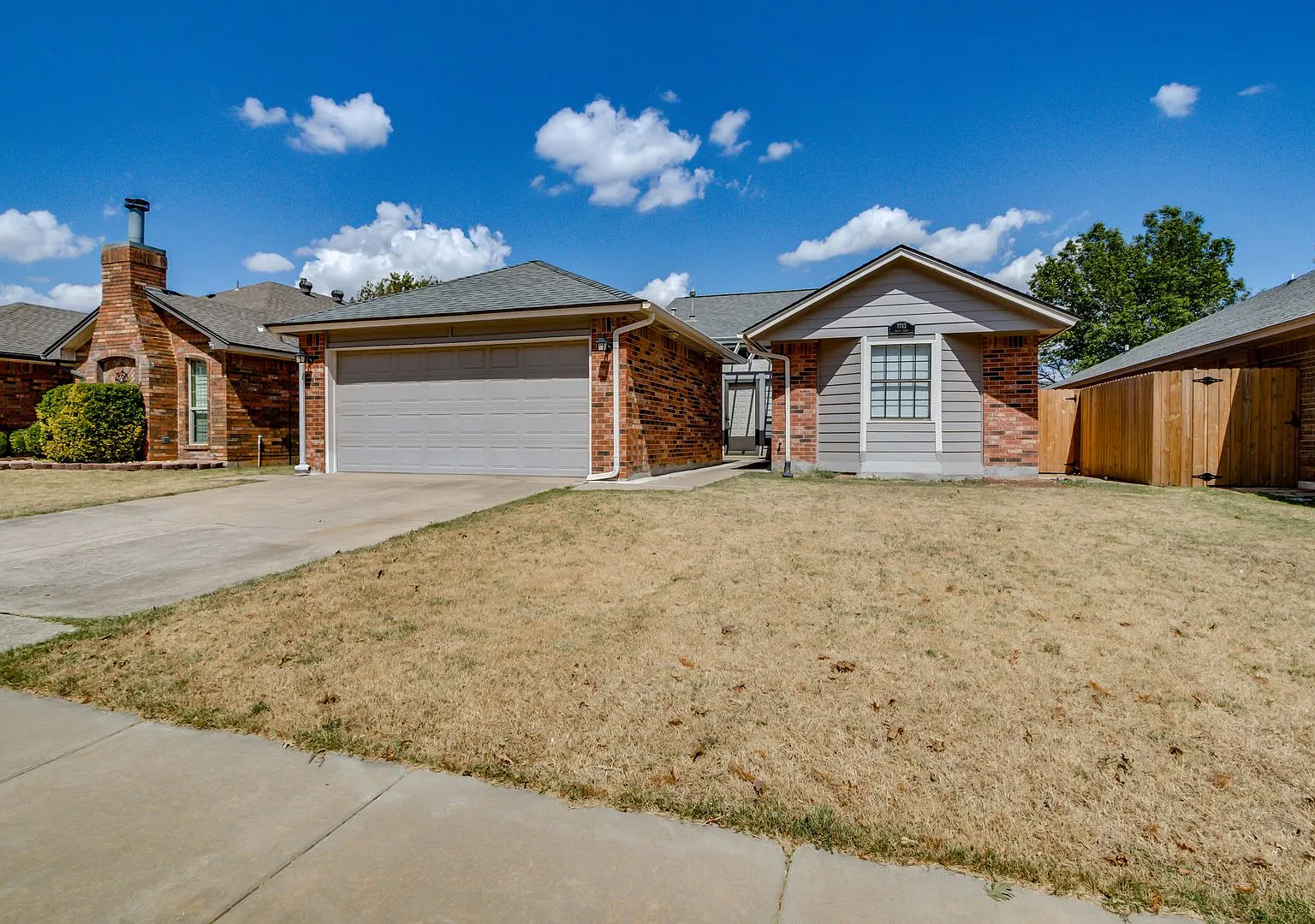 3 Bedroom 2 Bath 2 Car Garage - Putnam City Schools — Photo 2