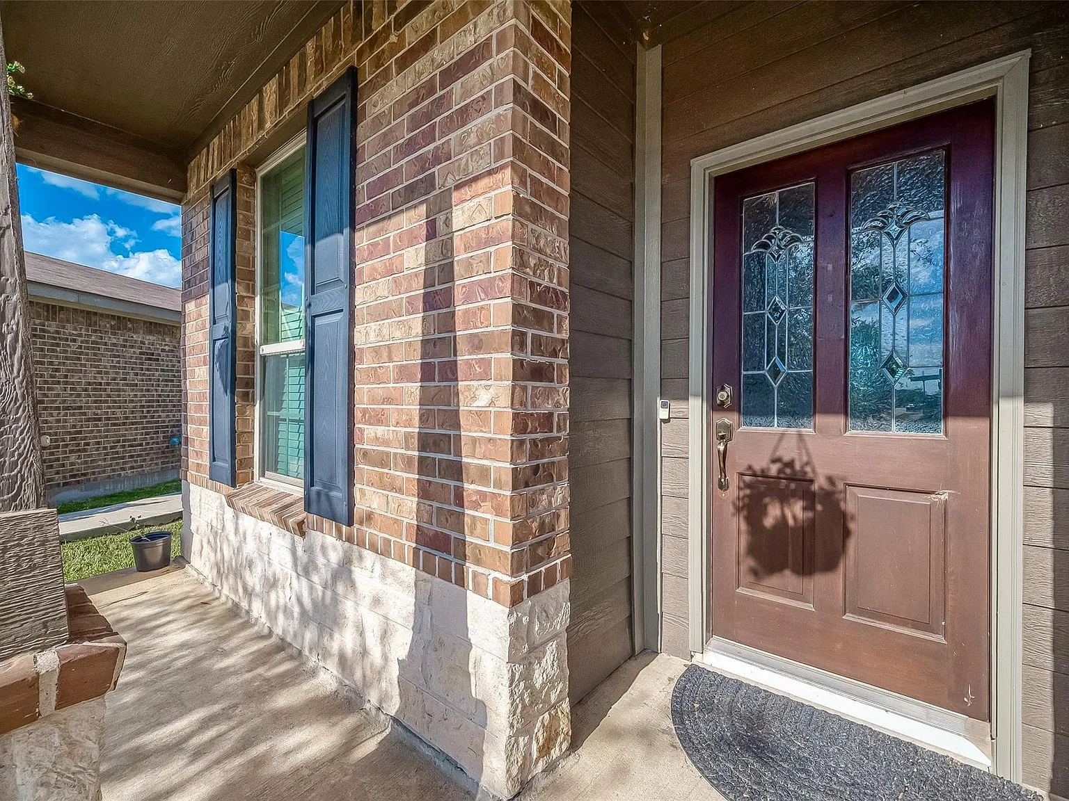 4 bed, 3.0 bath, 2446 sqft, $2,500 — Photo 2