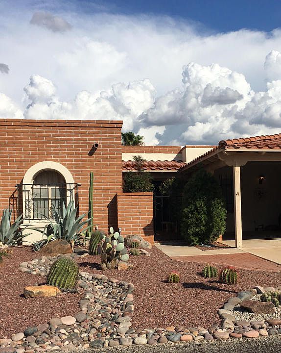 2nd image of 515 S Paseo La Rueda Cir