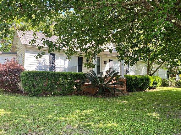 2nd image of 1010 S Dogwood Dr
