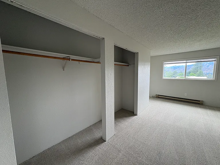 489 N Joseph Ave — Photo 12