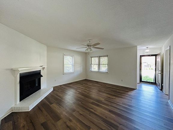 3rd image of 3430 Regency Dr
