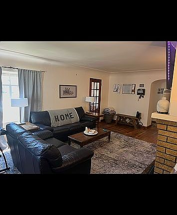 3rd image of 821 Wright Ave