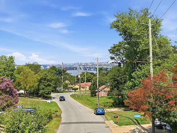 2nd image of 5 Panorama Dr