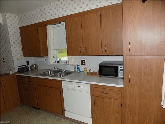 5th image of 26200 Briardale Ave