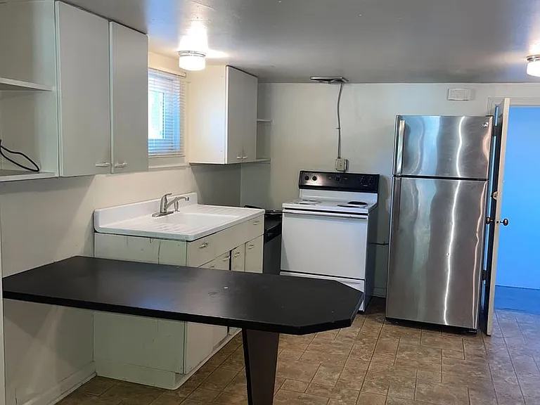 813 NW Monroe Ave — Photo 6