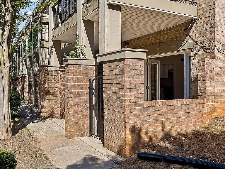 6980 Roswell Rd #C13 — Photo 36