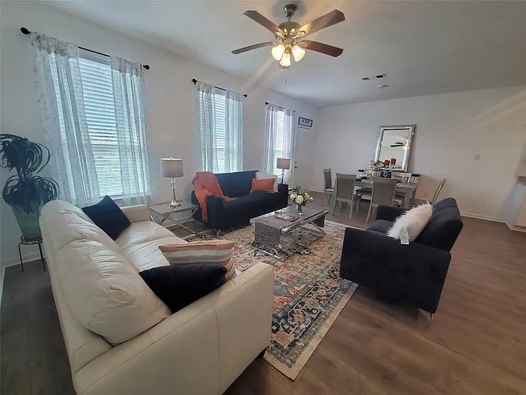 11218 Beverley Park St — Photo 4