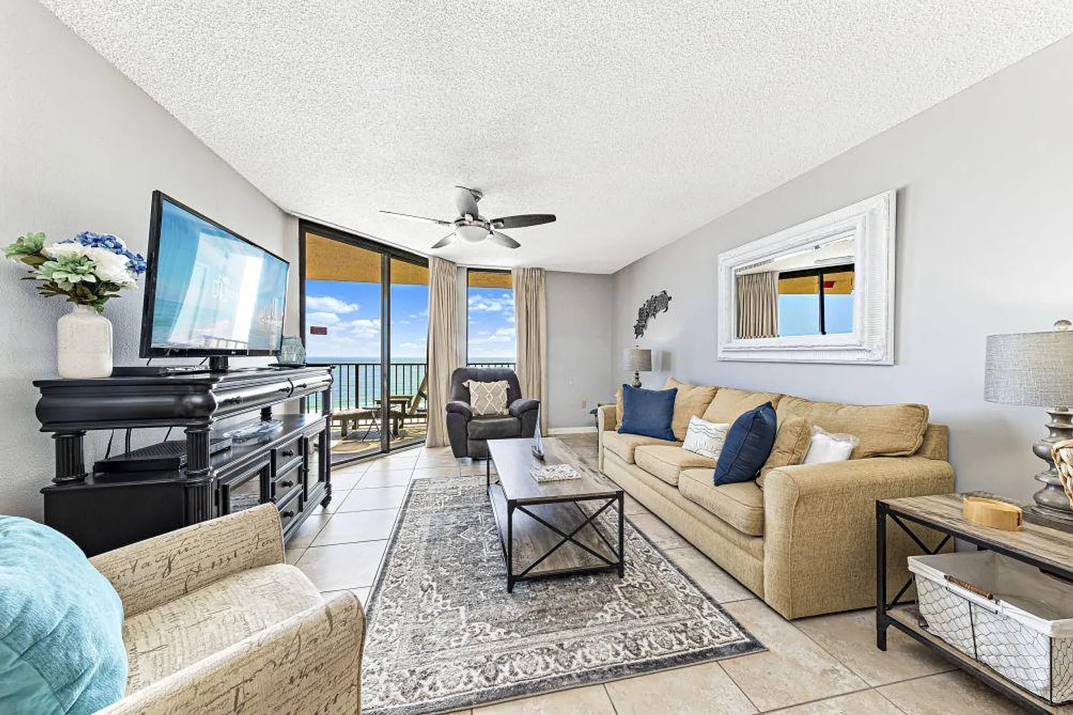 2 bed, 2.0 bath, 1603 sqft, $4,544 — Photo 3