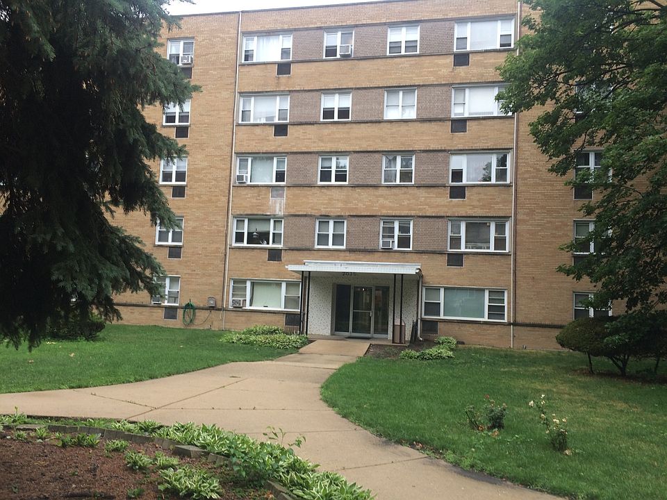 1st image of 2035 W Granville Ave #C411