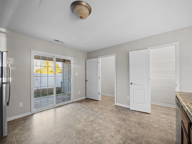 102 W Murrow Ln — Photo 11