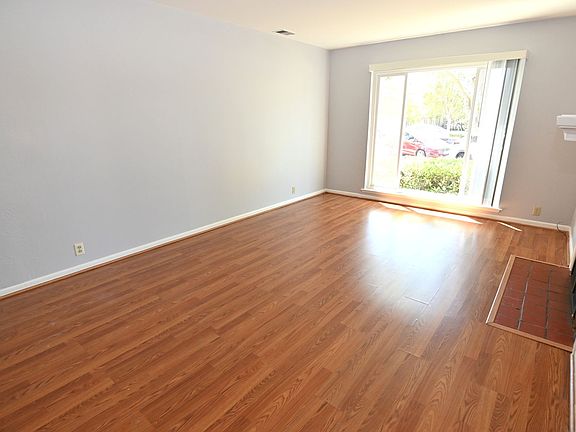 3rd image of 2466 Beechwood Ave