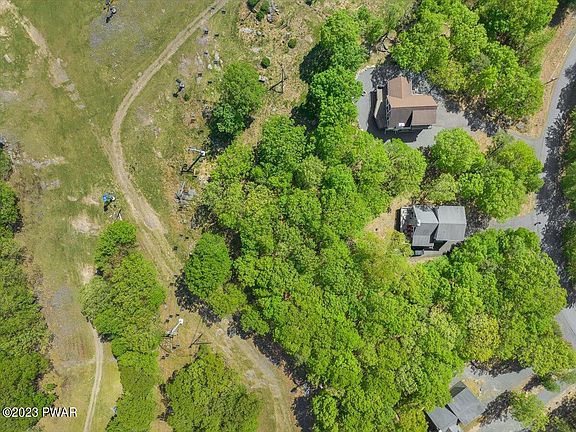 3rd image of 156 Powderhorn Dr