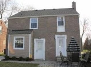 1914 Kenmore Dr, Grosse Pointe Woods, MI 48236