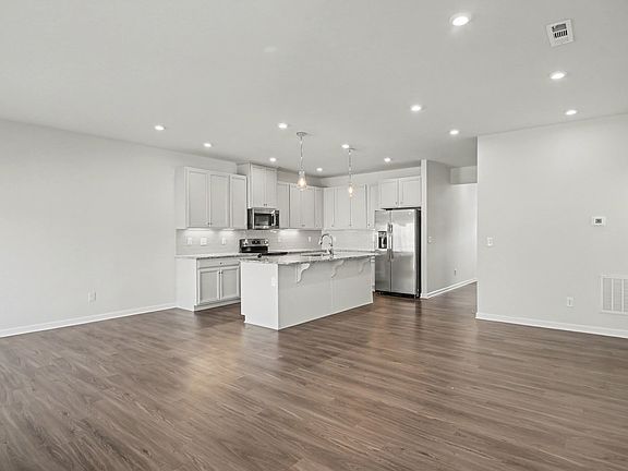 3rd image of 452 Killarney Park