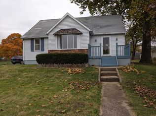 809 E 2nd St, Delavan, IL 61734