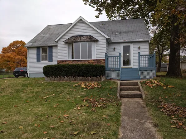 809 E 2nd St, Delavan, IL 61734