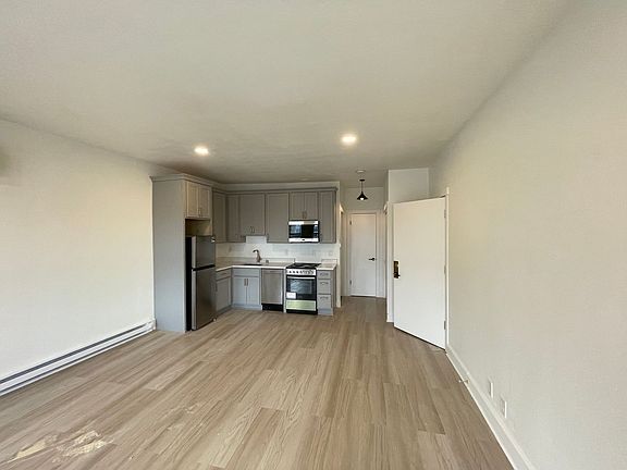 4th image of 916 Clinton St #301