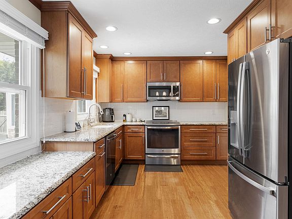 5th image of 11901 Buttercup Ln