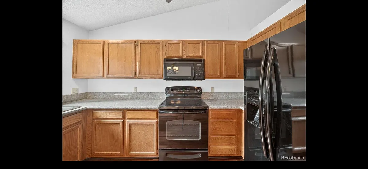 Building Photo - 250 Cypress Ln