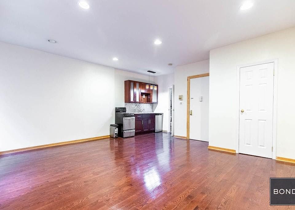 1st image of 18 W 37th St APT 302