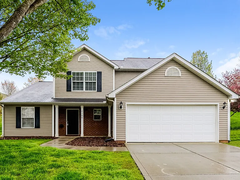 2108 Thorn Crest Dr — Photo 1