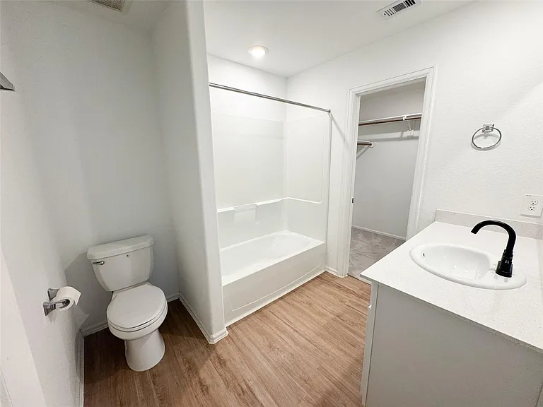 1411 Las Cuevas Dr — Photo 13