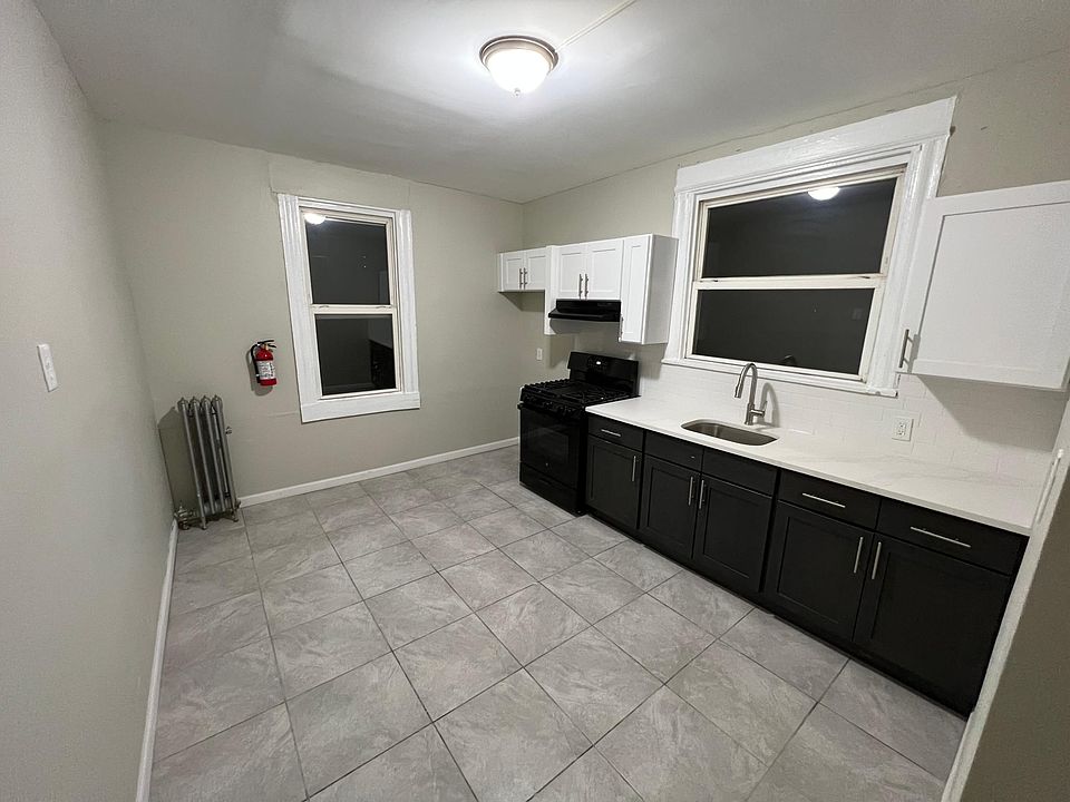 1st image of 305 S Clinton St #2A