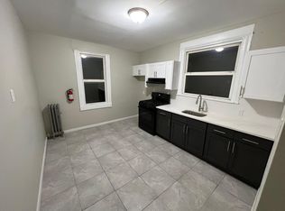 305 S Clinton St #2A, East Orange, NJ 07018