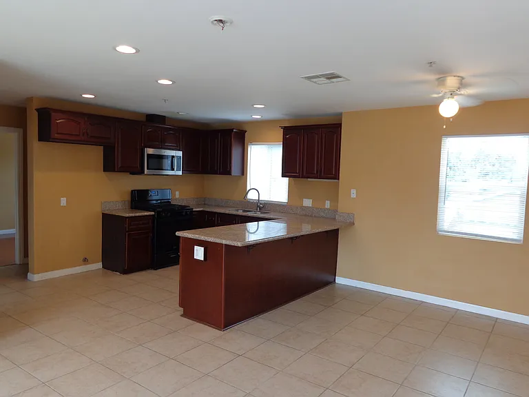 918 S Sheridan St — Photo 10