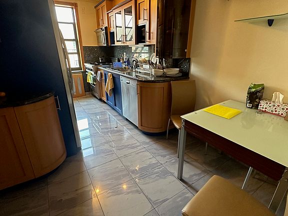 2nd image of 63-84 Saunders St #6Y