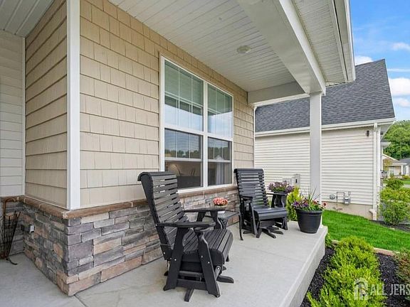 5th image of 38 Keeneland Rd