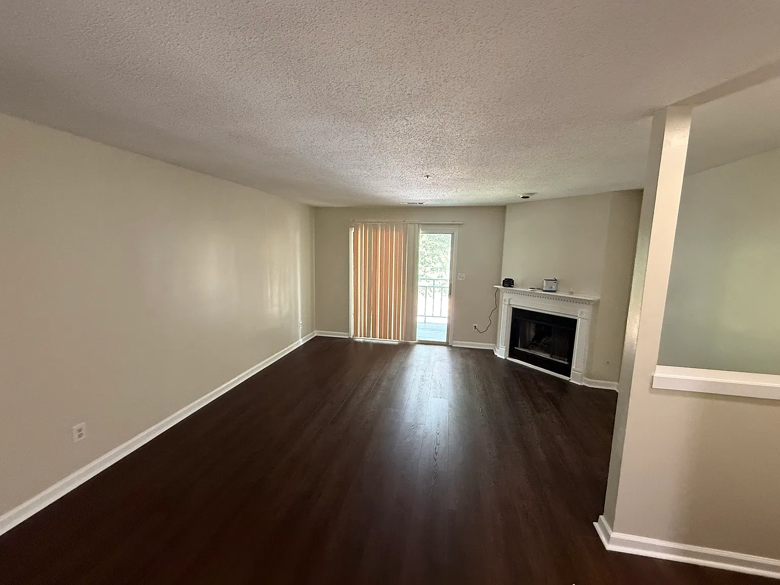 2 bed, 1003 sqft, $1,400 — Photo 2