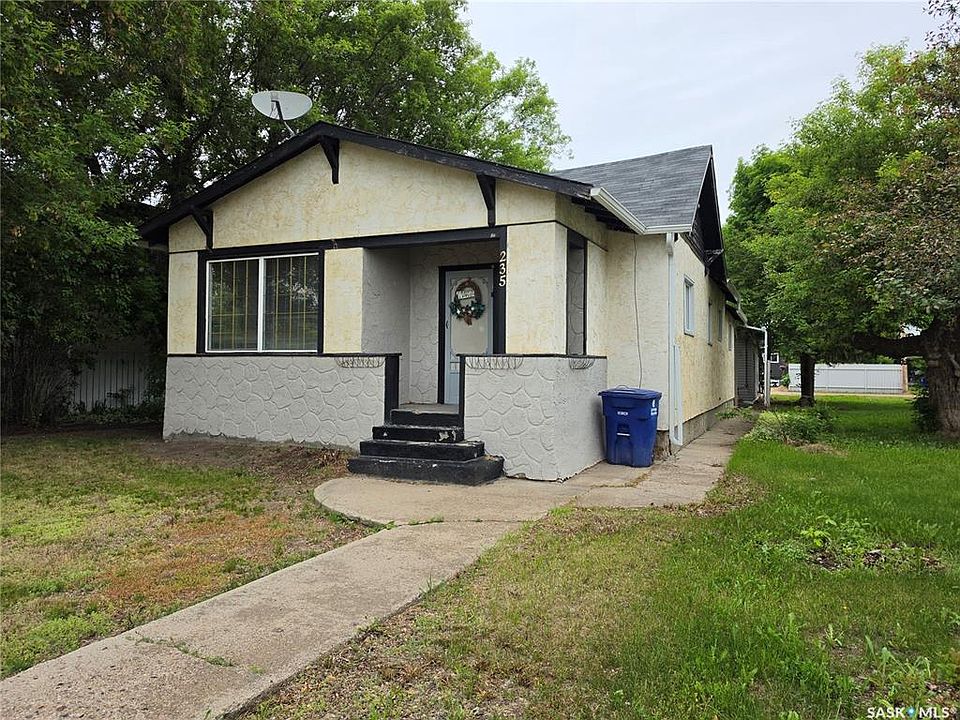 1st image of 235 2nd AVENUE E