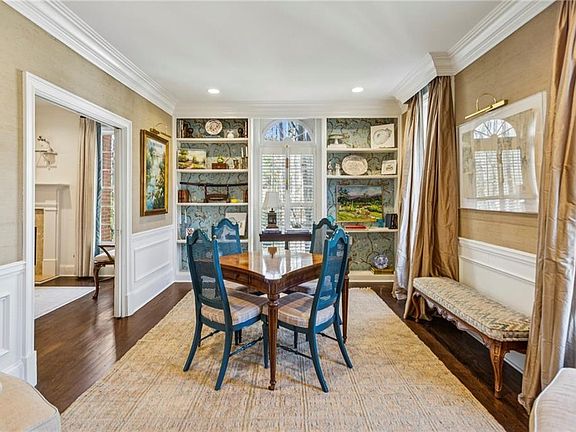 5th image of 985 Club Commons Cir NE