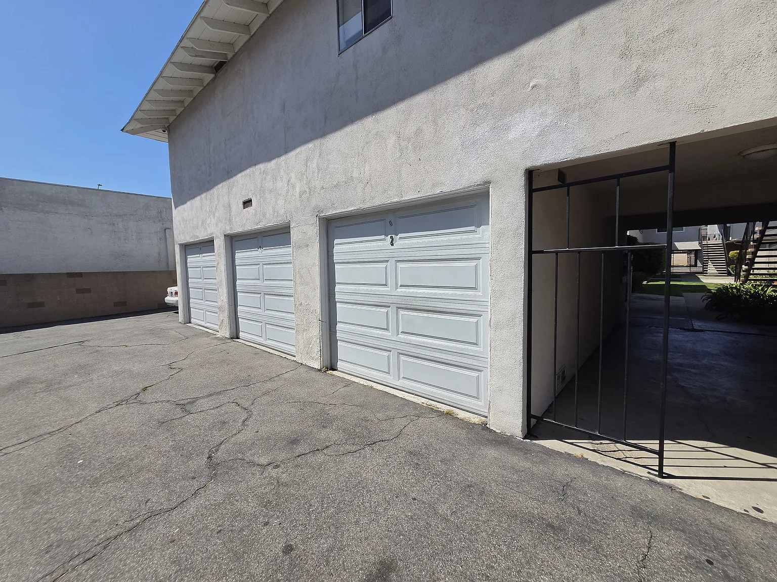 2 bed, 1.5 bath, 1100 sqft, $2,350 — Photo 2