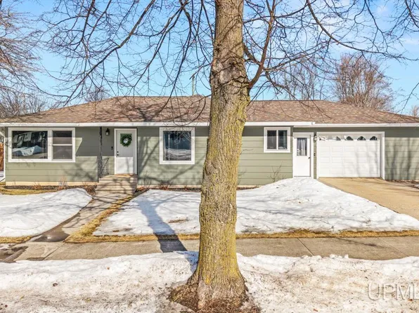 220 Michigan Ave, Gladstone, MI 49837