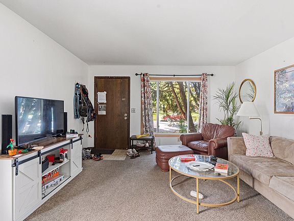 4th image of 827 Weeks Ave SE
