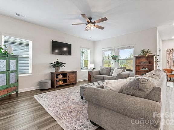 4th image of 7164 Yardley St