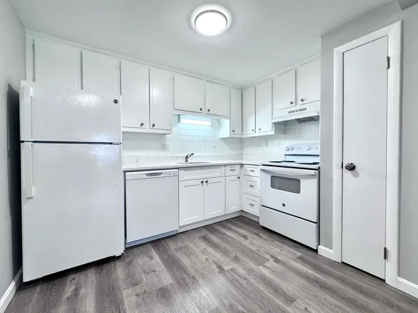 6 Old Colony Ln APT 2, Arlington, MA 02476