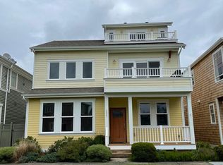 235 29th St, Astoria, OR 97103