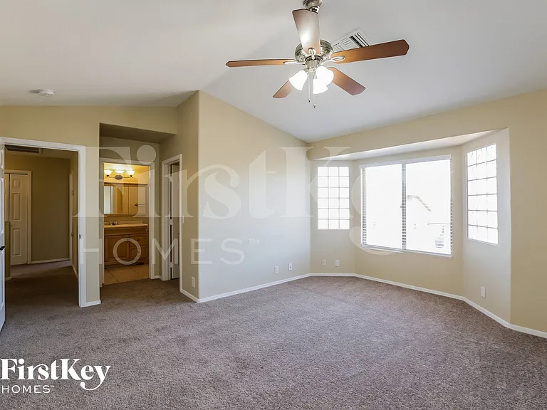 8736 W Tuckey Ln — Photo 7