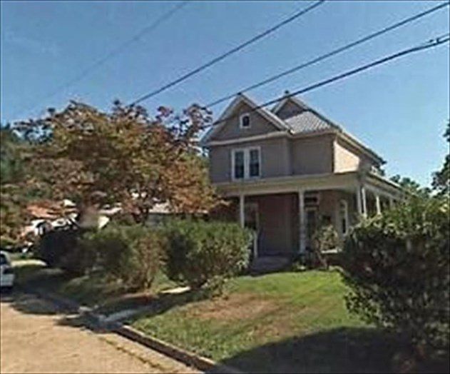 2nd image of 136 Rotary Rd