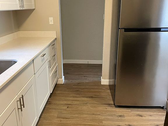 4th image of 207 & 223 Hemlock St N #207-15