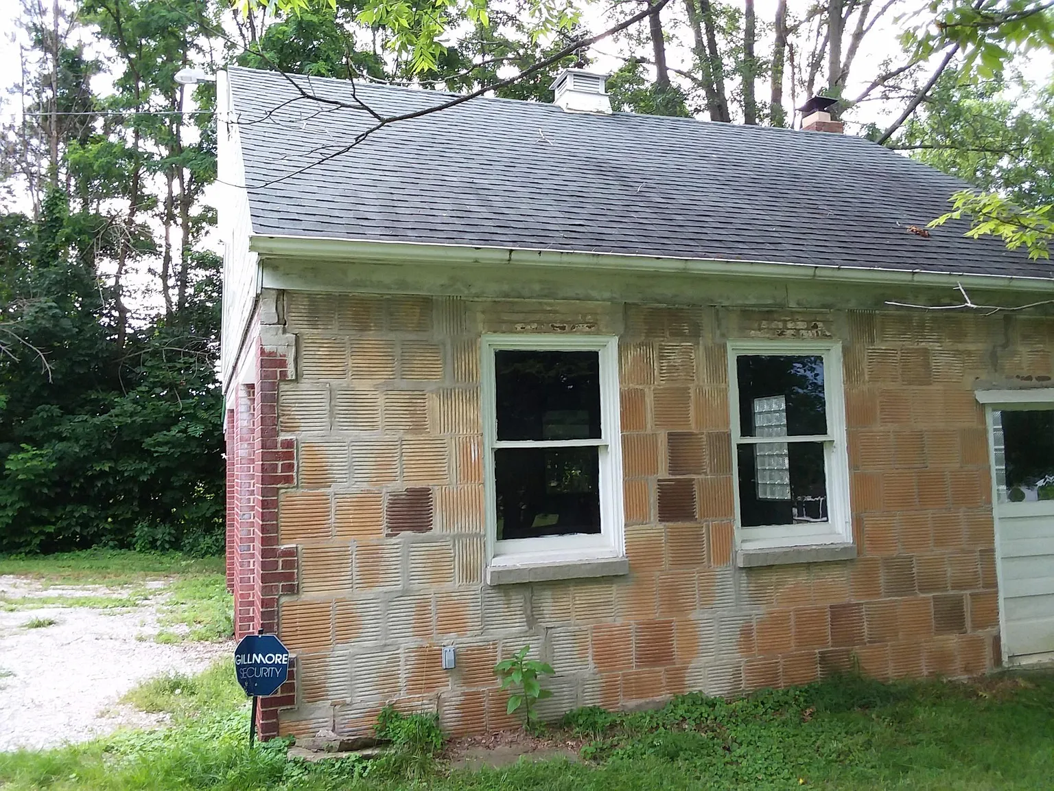 581 Killian Rd — Photo 2