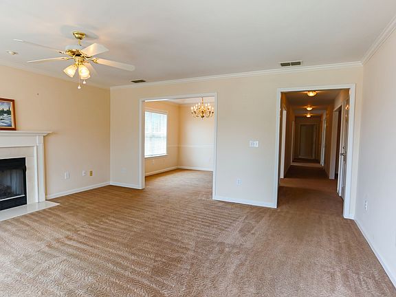 4th image of 528 Forest Glen Cir