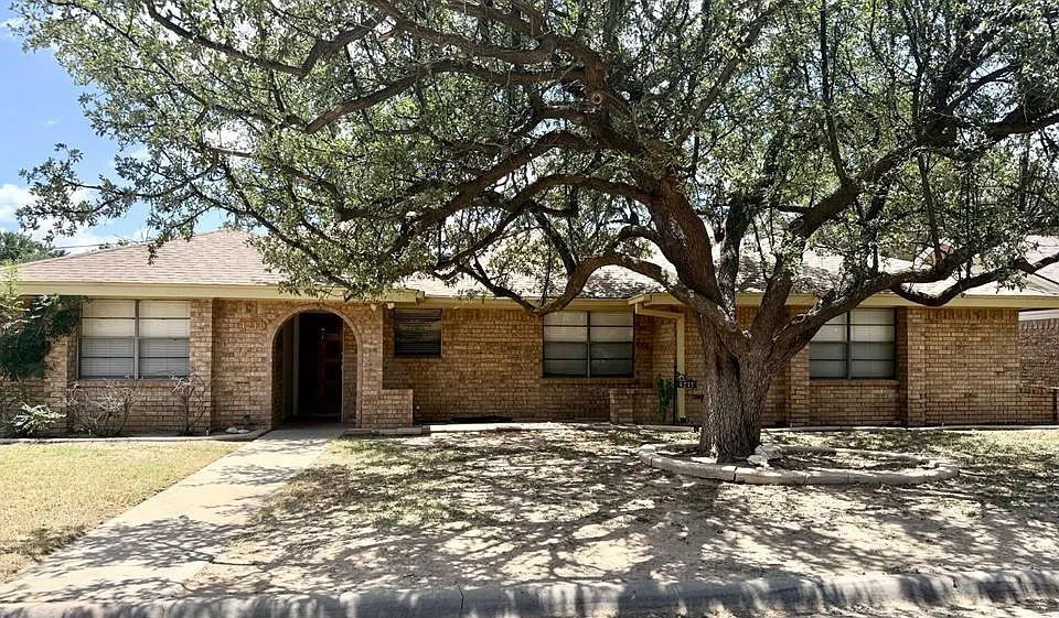 4211 Russell Dr